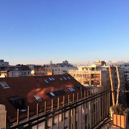 Rok's Mini Penthouse Apartment *