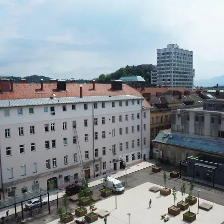 Rok's Mini Penthouse Apartment Ljubljana