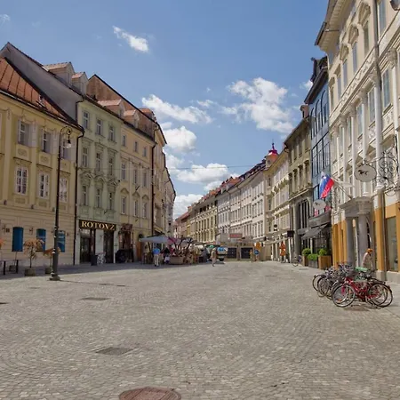 Rok's Mini Penthouse Apartment *