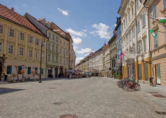 Rok's Mini Penthouse Apartment *